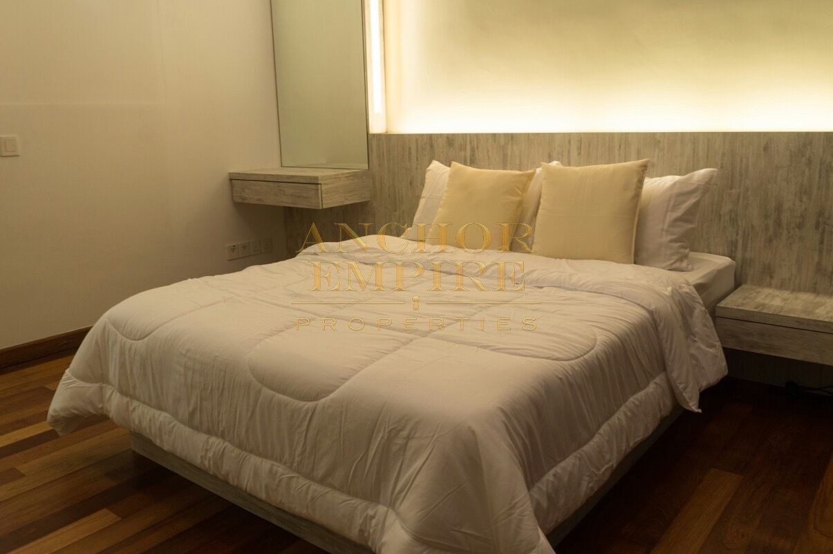 Studio Unit @ The Light Collection 2